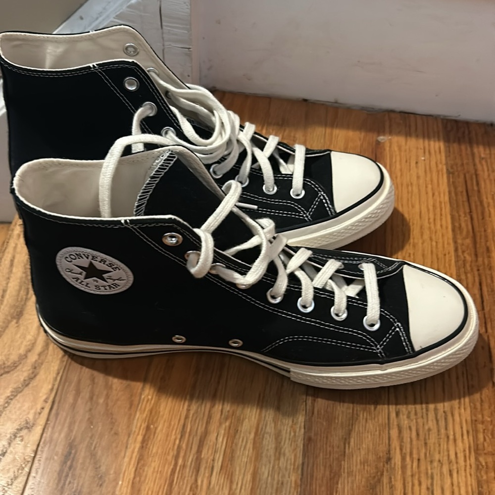 Chuck Taylor’s Converse size 10.5. Never worn, great condition. MUST HAVES